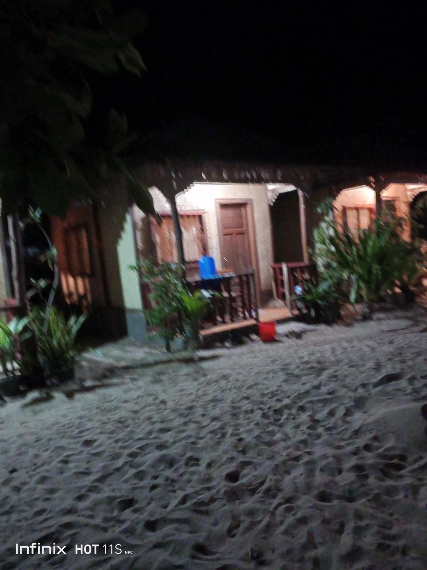 Akoya Beach Park And Cottages Locaroc Exteriér fotografie